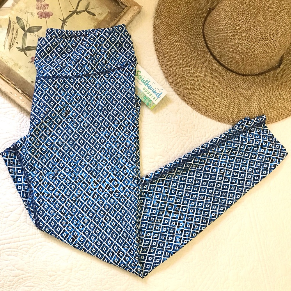 Southwind Apparel Spunkwear Leggings Scales NWT.